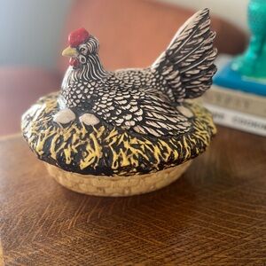 Stunning Vintage Atlantic Molds Hens on Nest Hand-Painted
